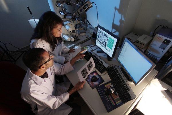 man and women working in a lab