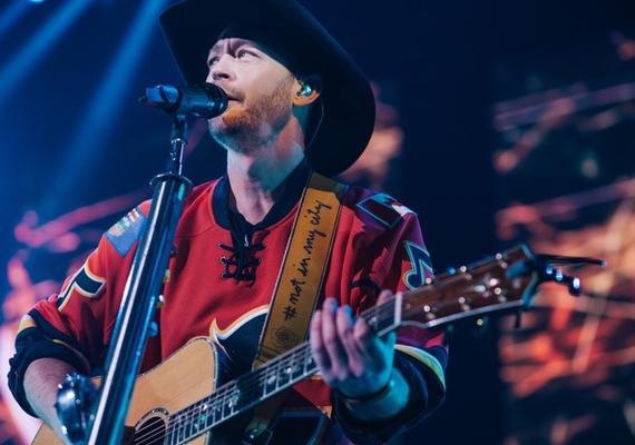 Paul Brandt performing image